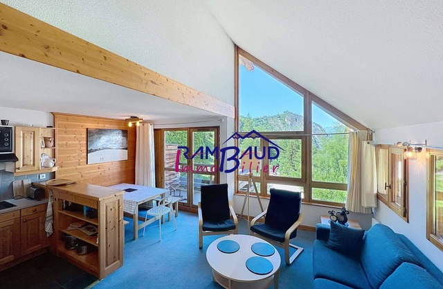 3 rooms Duplex 6 beds Swimming pool Covered parking