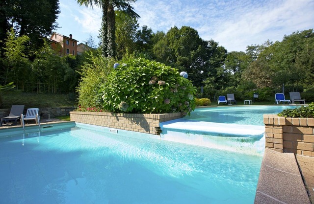 3-zimmer-wohnung in Einer Residenz mit ca. 8 ha. Großem Park und Pool