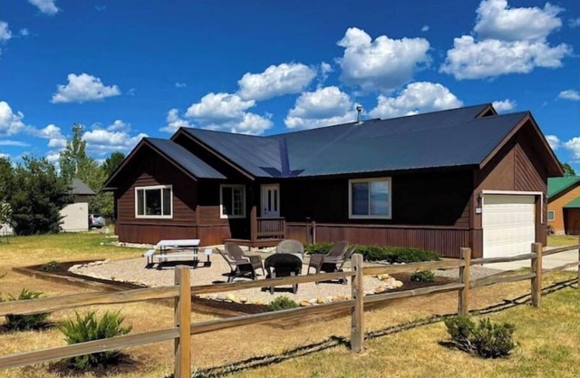 30+ DAYS Pagosa Springs ~ FIRE PIT! Pet Friendly! Home Away From Home!