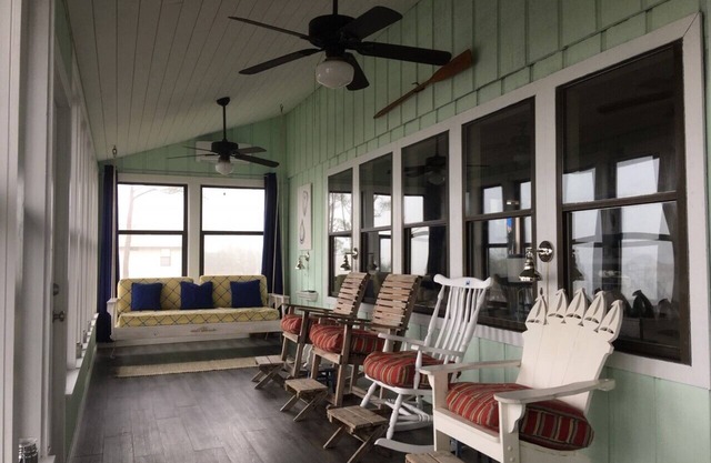 30% Off MONTHLY RATE JANUARY + FEBRUARY 2025 Onlyn Tranquil Bayfront Getaway