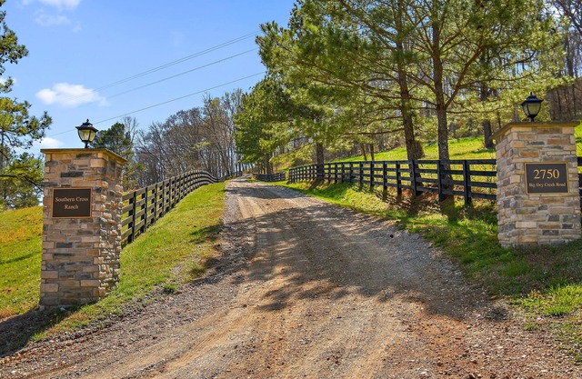 30 private acre Country House