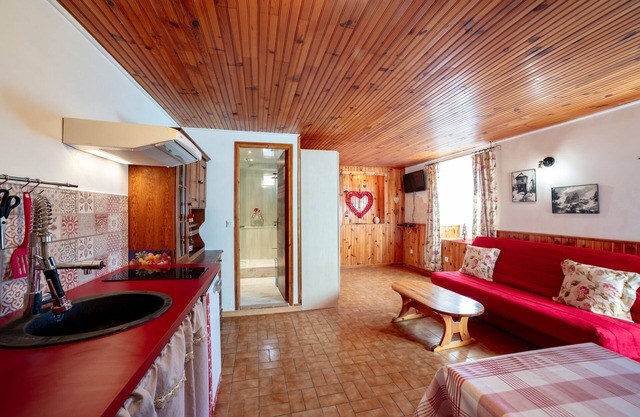 300m from the heart of the village, studio, 25m², new, quiet, great view