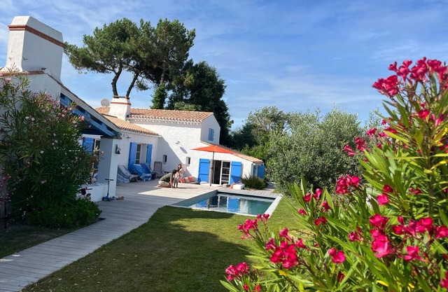 300m from the beach, Large villa with garden swiming pool, close to the village.