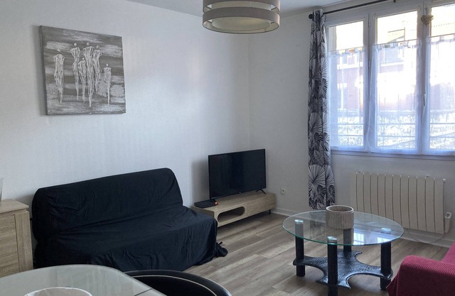 300m from the beach, bright apartment