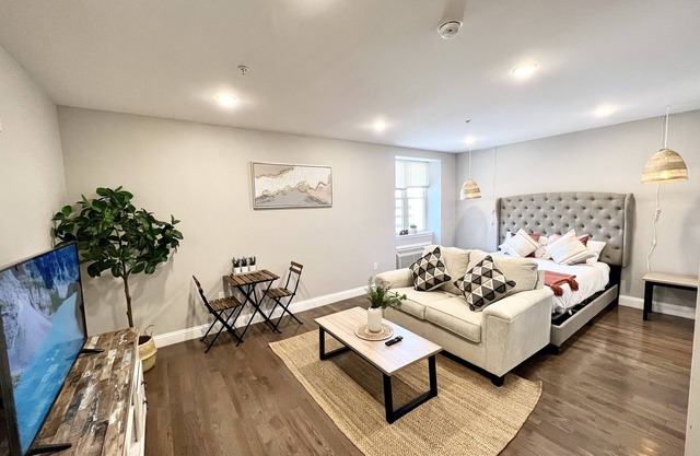 302 Comfy Cabin 1BR apartment in center city of Philadelphia . Pet-Friendly!