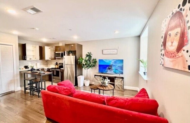 304 Stunning and comfy 1BDR APT in Center city