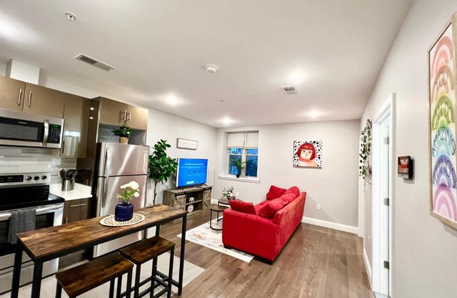 304Stunning and comfy 1BDR APT in Center city