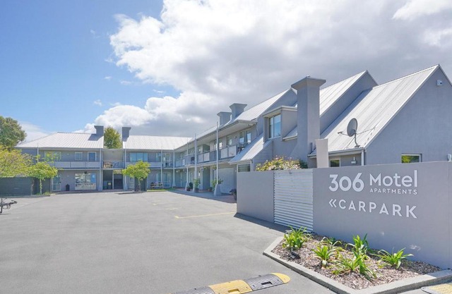 306 Motel Apartments