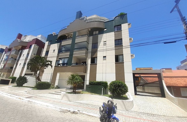 320, 3-bedroom apartment