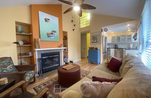350 paces to McKinley St. Beach, Fire Pit, Outdoor shower, Gazebo, Outside Decks