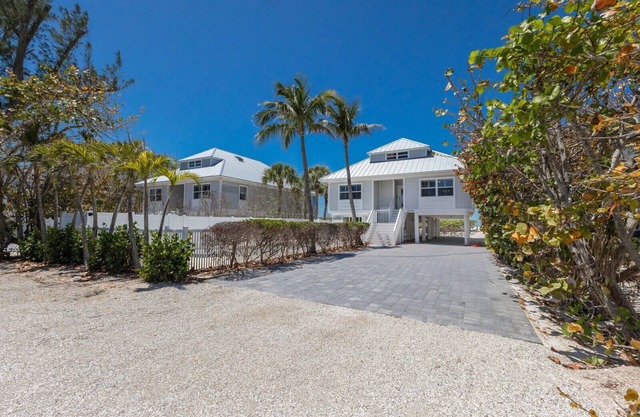 390 Gulf - Beachfront, 4 bed - 4 bath Private Pool - Dog Friendly!