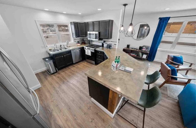 3BD/2 Modern Home: 5m DT Elkhart |30m to ND +BBQ