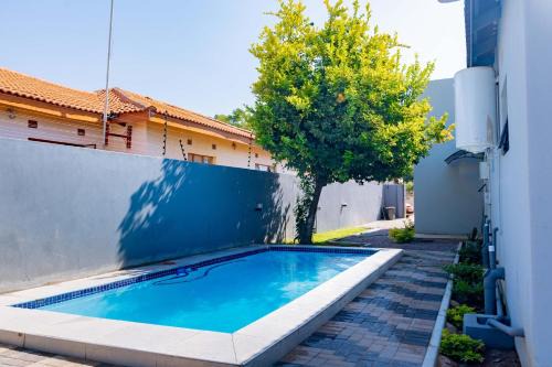 3BD Poolside Paradise Fast Starlink Wi-Fi Near CBD and Airport