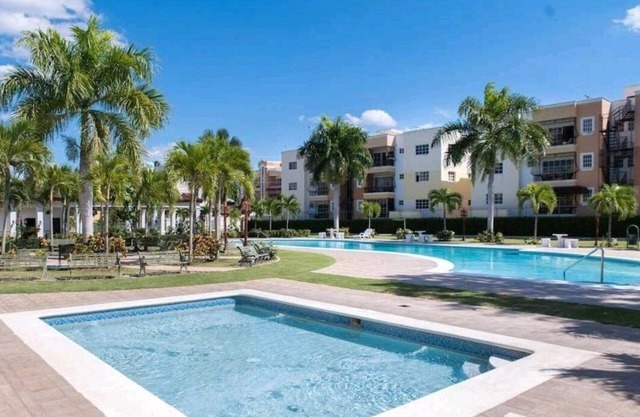 3Bdr (w/AC) 2 baths 3 Pools WiFi, Gym in Santiago