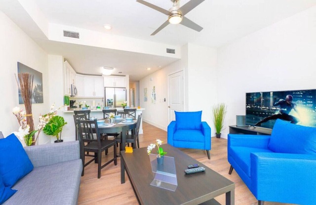 3bdrm sleeps 8, Beach, Pools, Hot Tub, Gym, Game Room, Piers,Courts, Restaurants