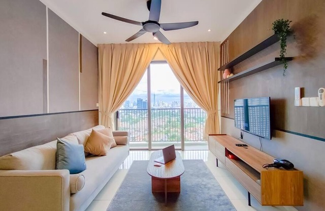 3Bedroom Infinity Sky Pool Condo near KLCC by Manhattan Group