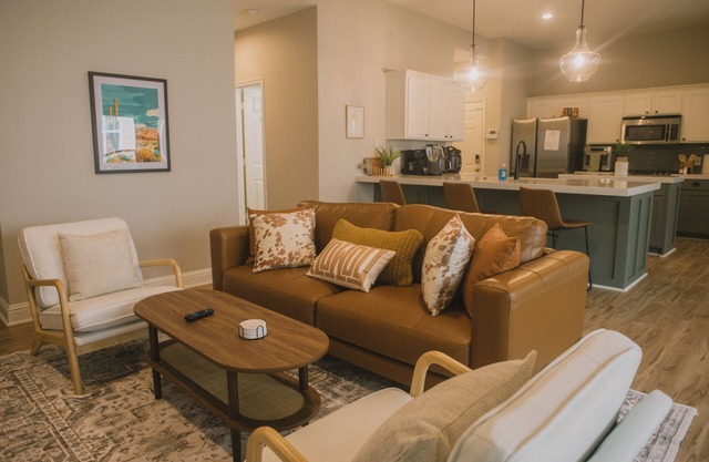 3BR/2BA/Fully Fenced | Pets OK l Quiet Street