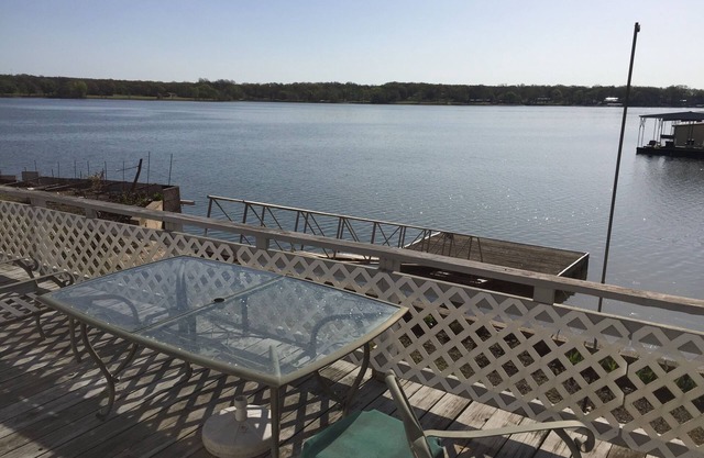 3BR/2BA Lake Front Property For Rent With Lake Dock, RV & Boat Charging Stations