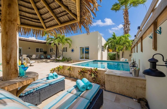 3BR 2BA Near Eagle Beach w/Private Pool