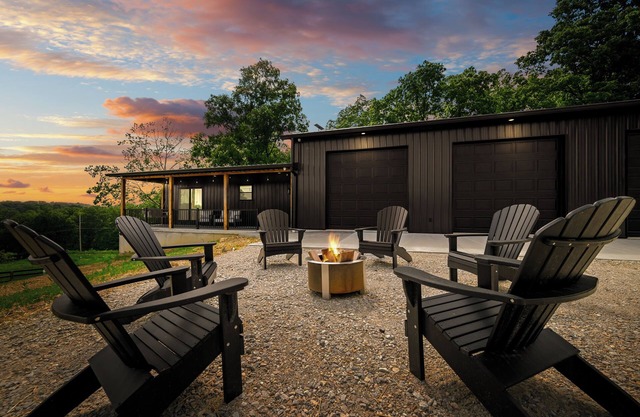 3BR/3BA Peaceful Retreat - Fire pit & Game room