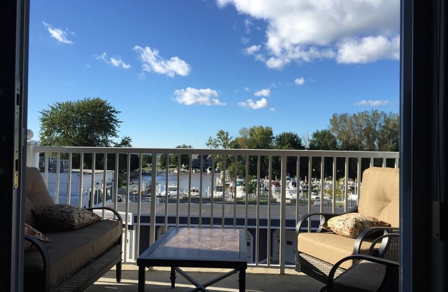 3BR Condo Close To The Beach! In/OutDoor Pools