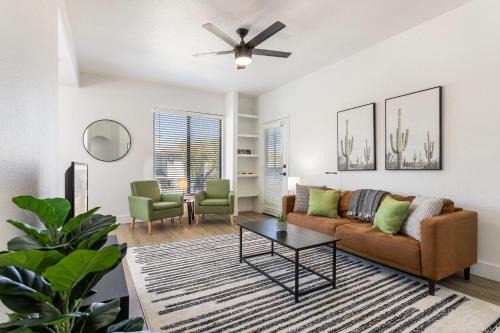 3BR CozySuites at Kierland Commons with pool #14