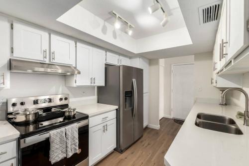 3BR Home Garage Parking Pool and Gated Yard