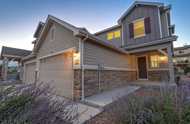 3BR Luxury Townhome w/AC in Central Location