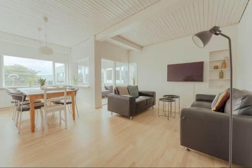3BR Spacious Apartment in City Center