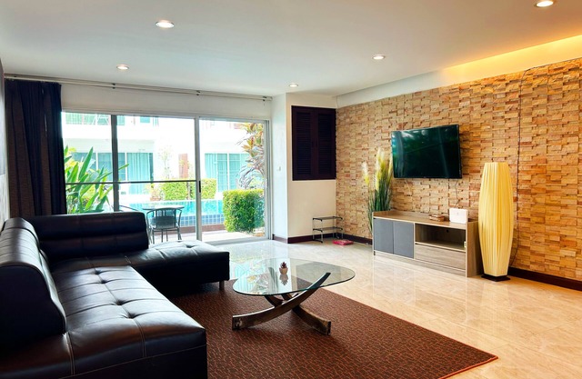 3BR Villa Rooftop Pool Gym Near BeachV28