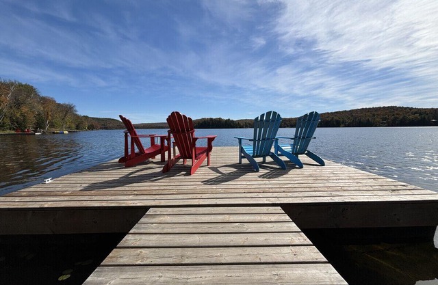 3BR Waterfront Cottage w/Woodstove and Hot Tub