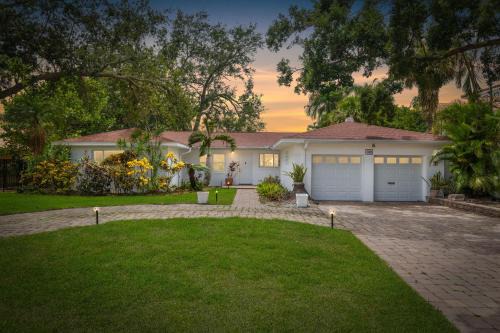 3BR Waterfront Gem Pool Dog Friendly