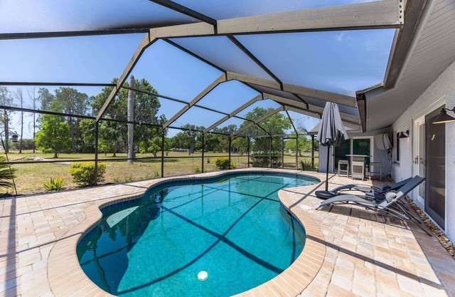 3BR Wesley Chapel Retreat with Private Pool Pet-Friendly Spacious Parking