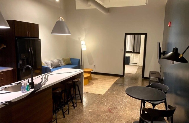3E-Spacious close to PITT/CMU/Carlow, Sleeps 4