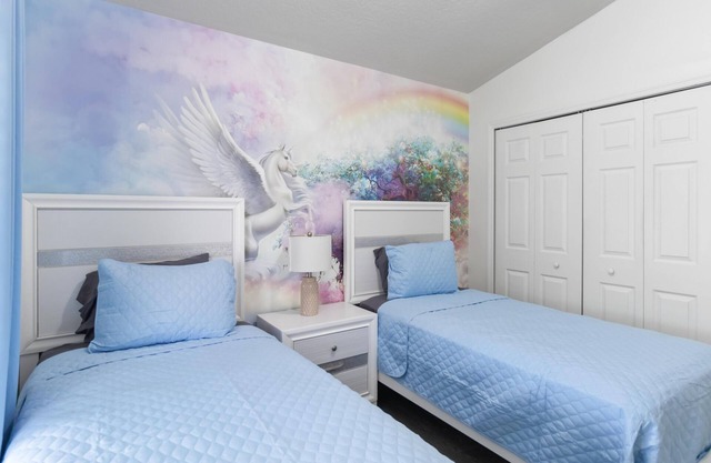 4/2 Private Pool house near all famous attractions!