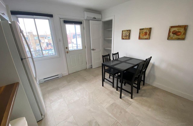 4,5 top floor fleuve , bus svcs
