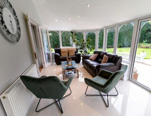 4 Bed 4 Bathroom Home