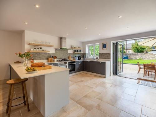 4 bed in Crickhowell 85242