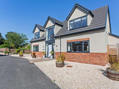 4 Bed in Saint Asaph 96246