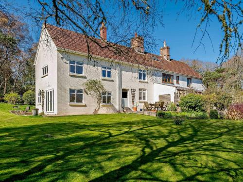 4 Bed in West Holme DC204