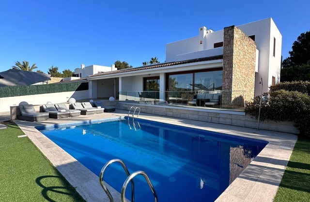 4 bedroom villa, 3 bath with private pool, sea view and enclosed gardens.