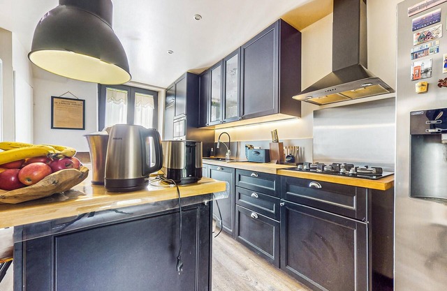 4 bedroom accommodation in Montagny-Sainte-Félici