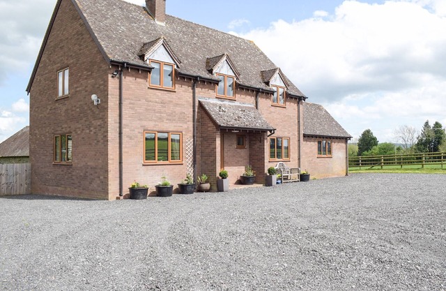 4 bedroom accommodation in Hayton&rsquo;s Bent