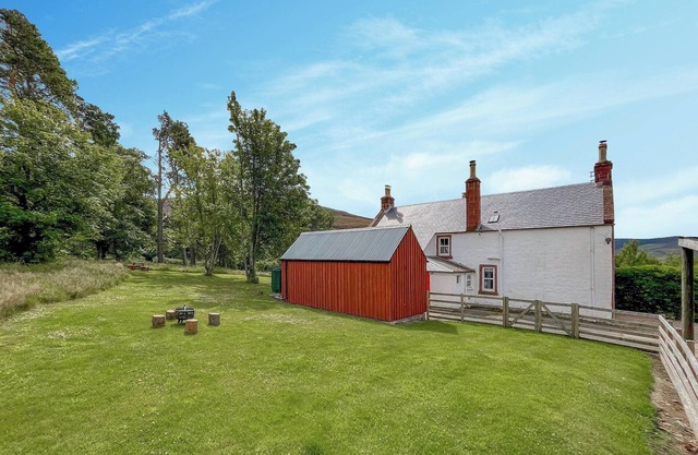 4 bedroom accommodation in Glen Clova