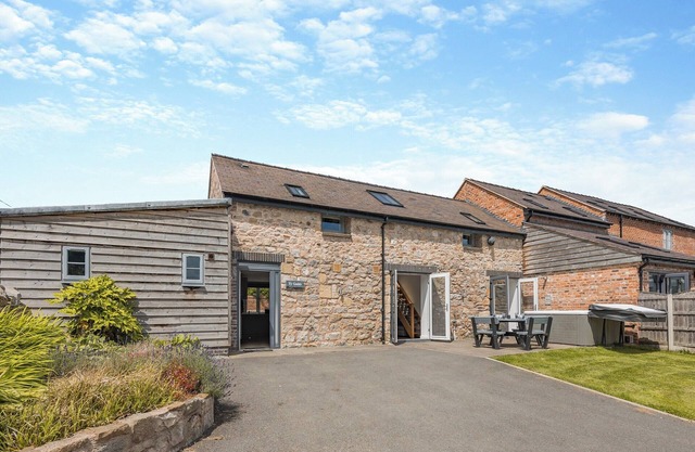 4 bedroom accommodation in Trevor, near Llangollen