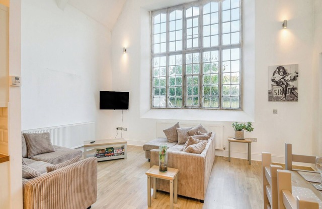 4 bedroom accommodation in Puddletown