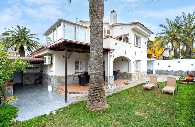 4 bedroom accommodation in Cambrils