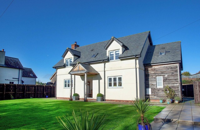 4 bedroom accommodation in Weston, near Honiton
