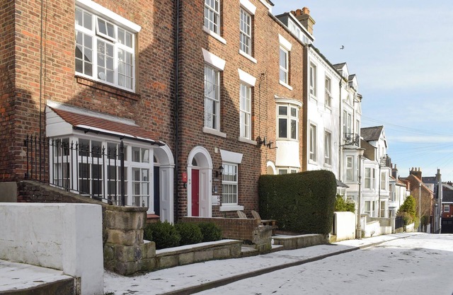 4 bedroom accommodation in Whitby