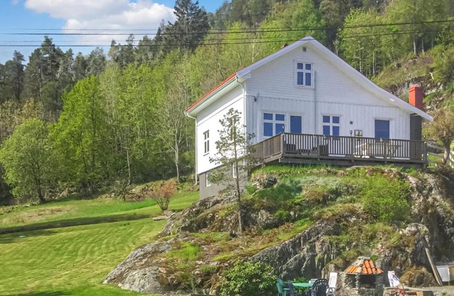 4 Bedroom Amazing Home In Sannidal